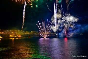 Los fuegos de Melenara, una explosión de color (Foto Celia Fernández)